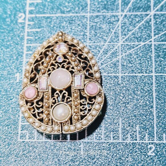 Vtg Intricate Victorian Style Brooch Filigree 3D Pin Goldtone Faux Mixed Stones - Picture 7 of 8